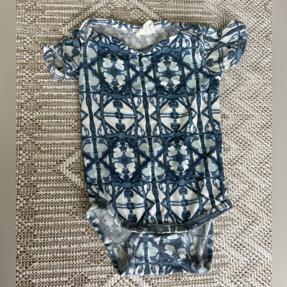 Kate Quinn Bamboo Collection Bodysuit 3-6 Months Blue Stained Glass Boho Pattern - Picture 1 of 5